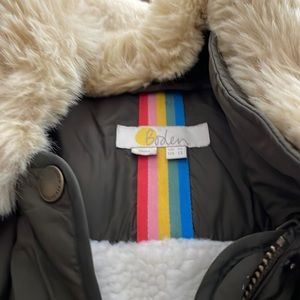 Three season jacket. Perfect condition. Worn 2x. Size 12.